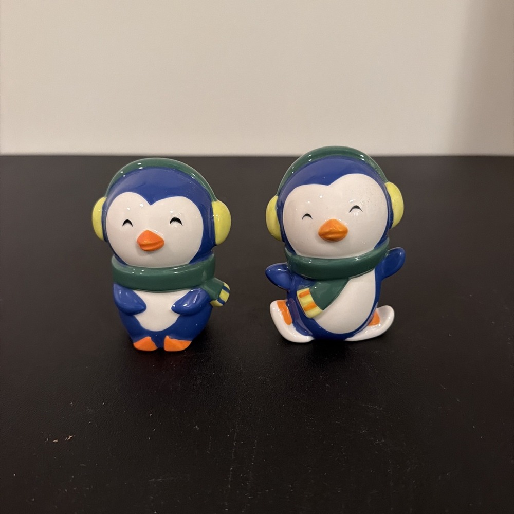 Target 2013 Ceramic Penguin Salt & Pepper Shakers Winter Novelty Set INV040s